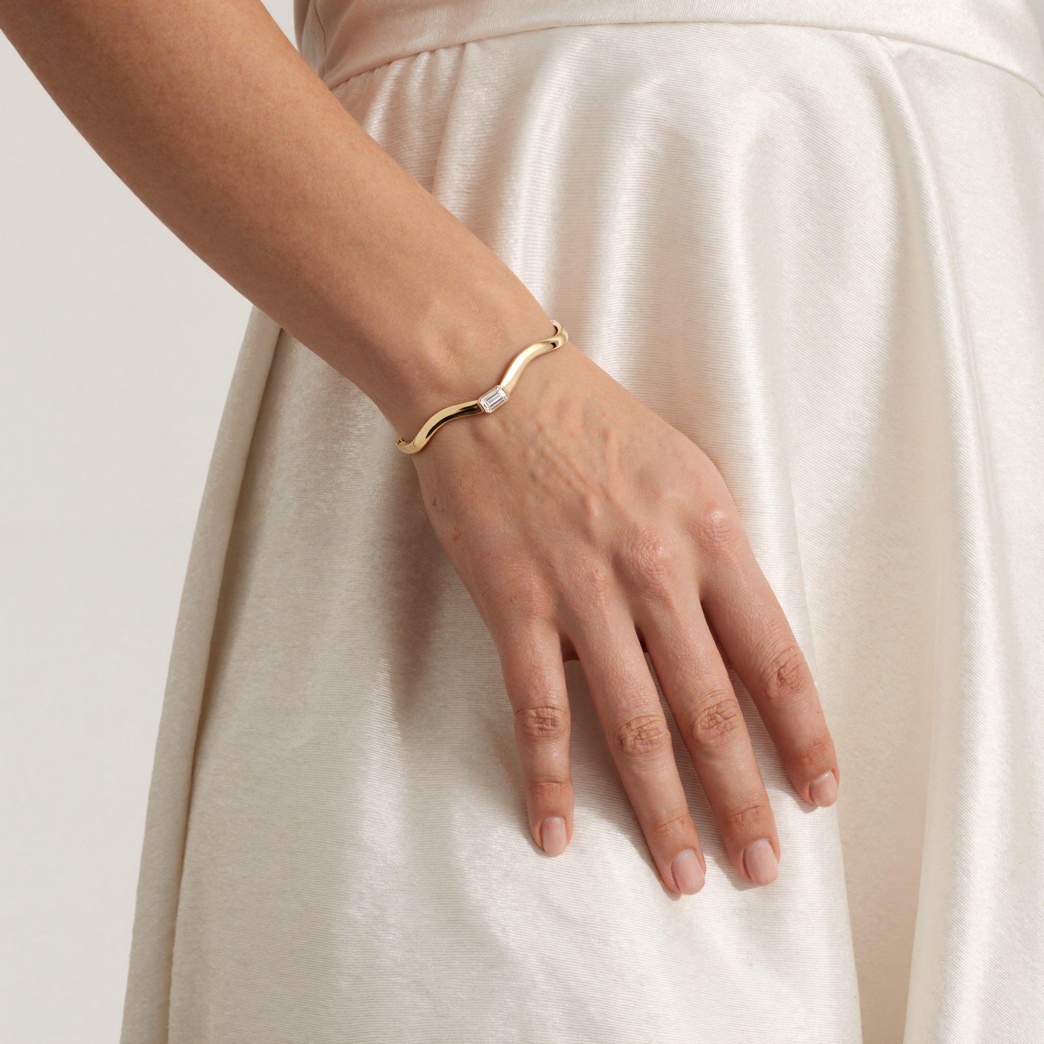 Emerald Taylor Wave Bangle