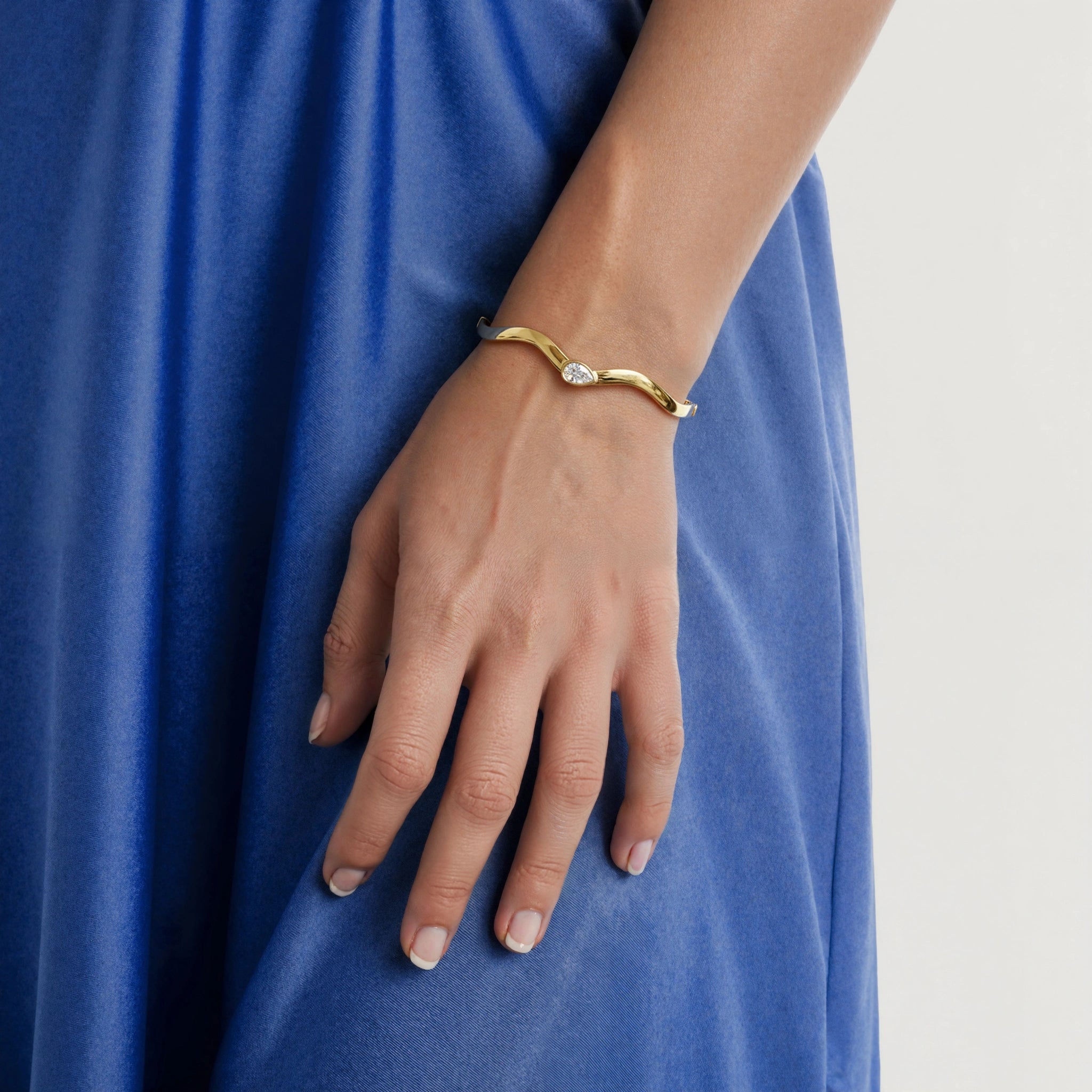 Pear Taylor Wave Bangle