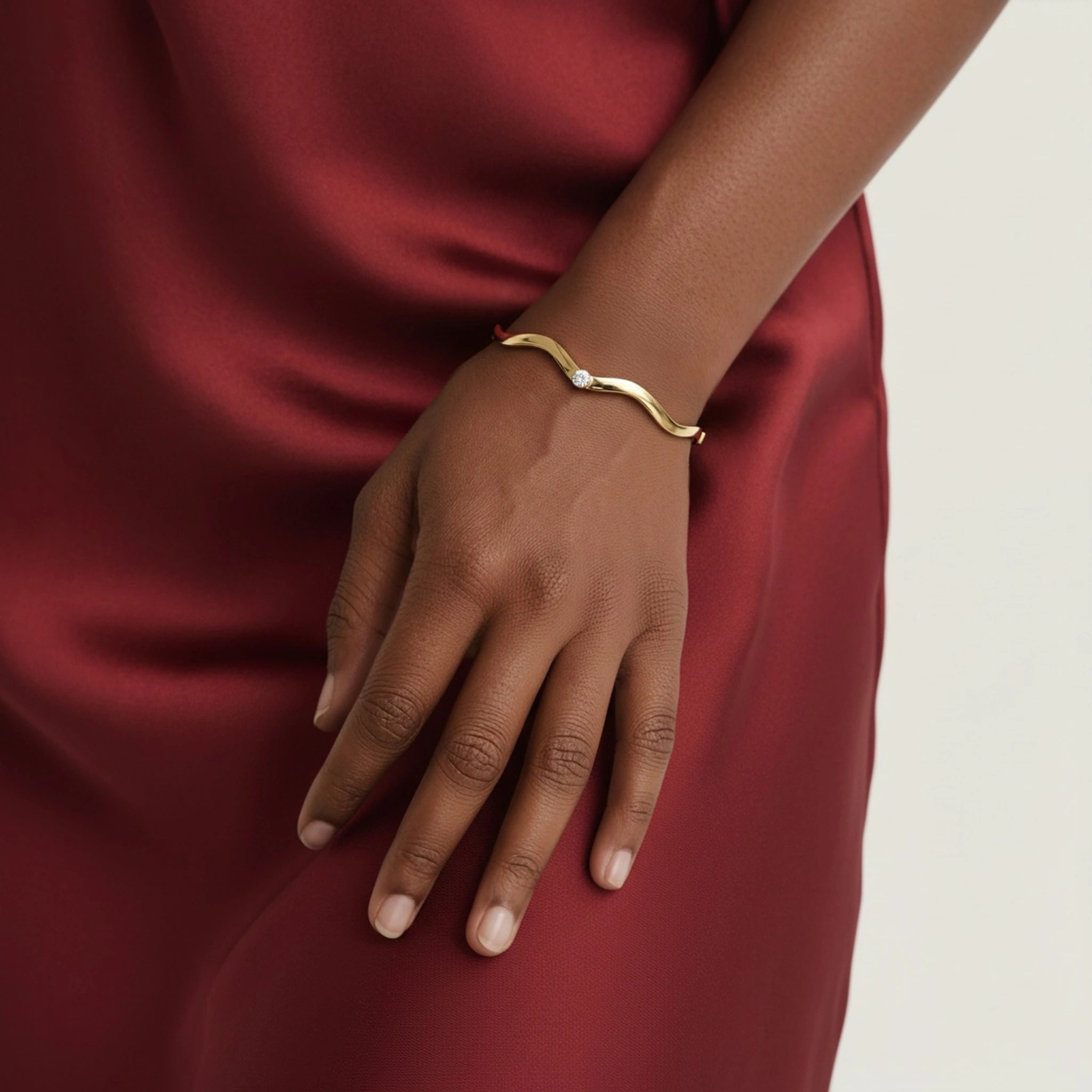 Round Taylor Wave Bangle